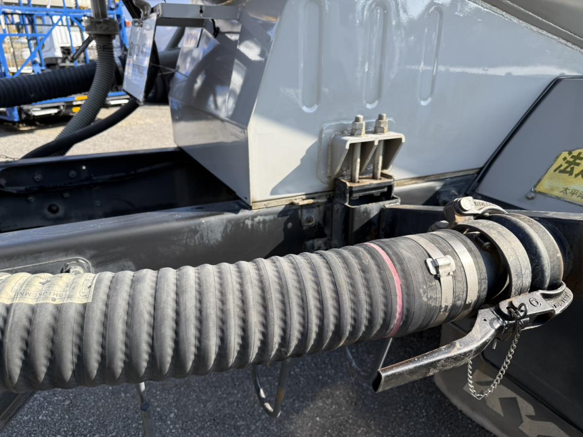 中古粉粒体運搬車 日野 