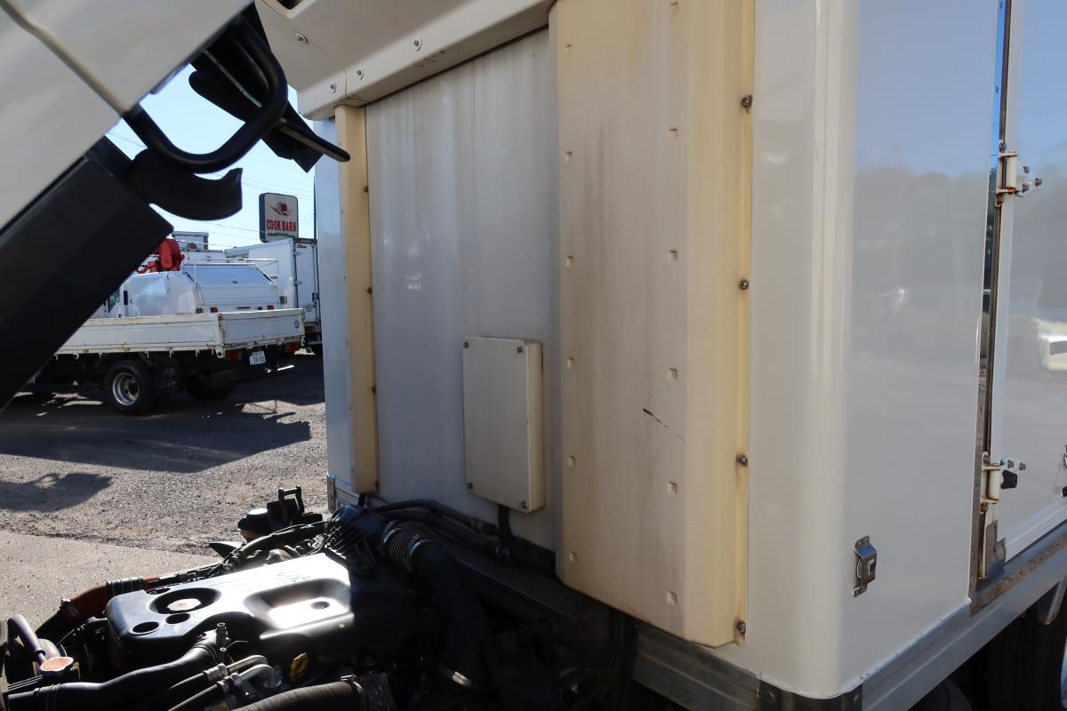 中古冷凍バン いすゞ エルフ