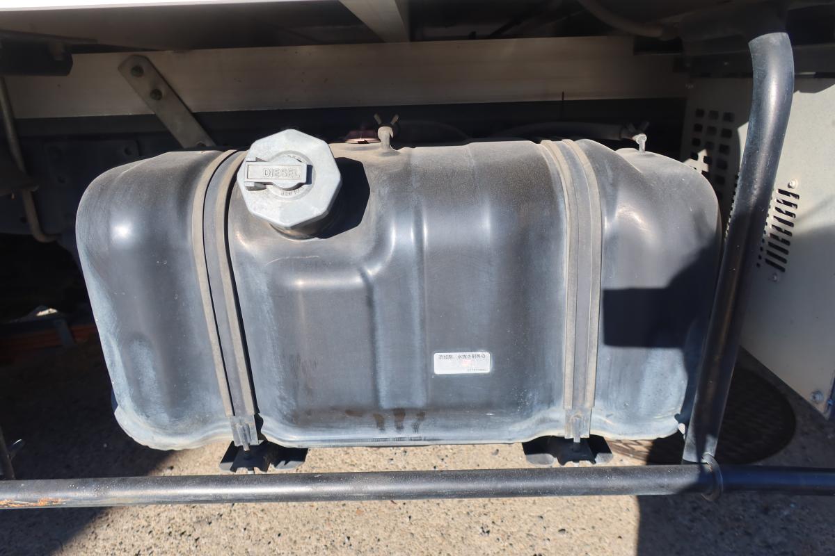 中古冷凍バン いすゞ エルフ