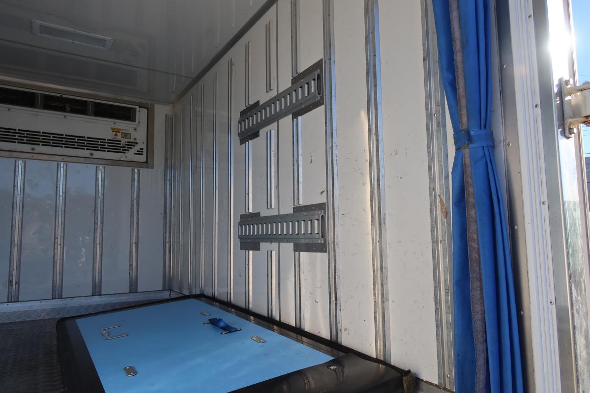 中古冷凍バン いすゞ エルフ