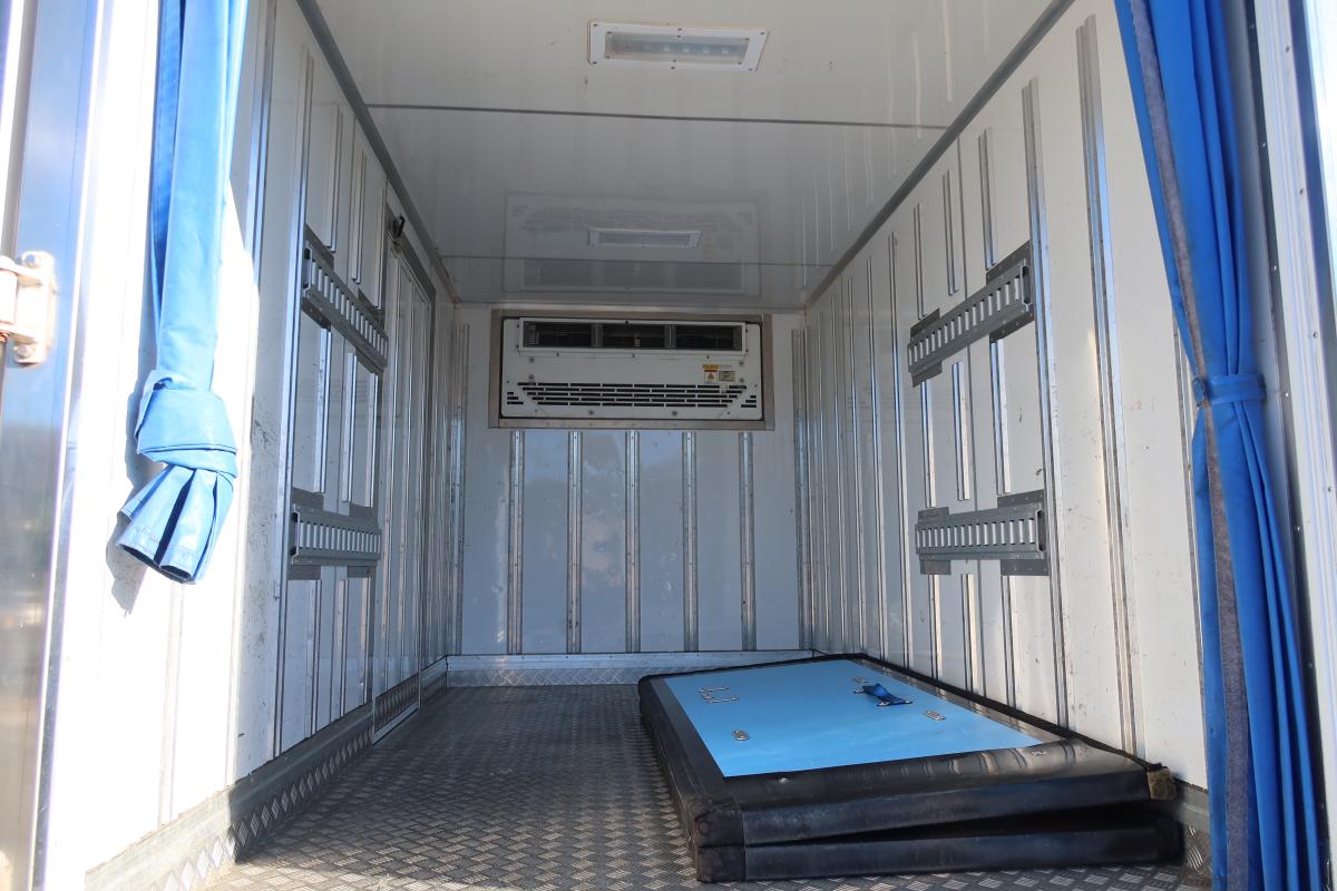 中古冷凍バン いすゞ エルフ