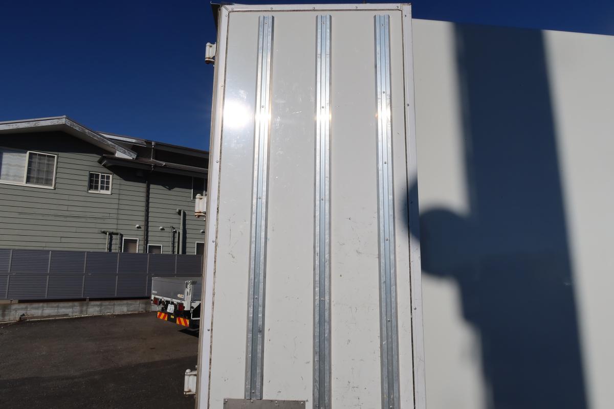 中古冷凍バン いすゞ エルフ