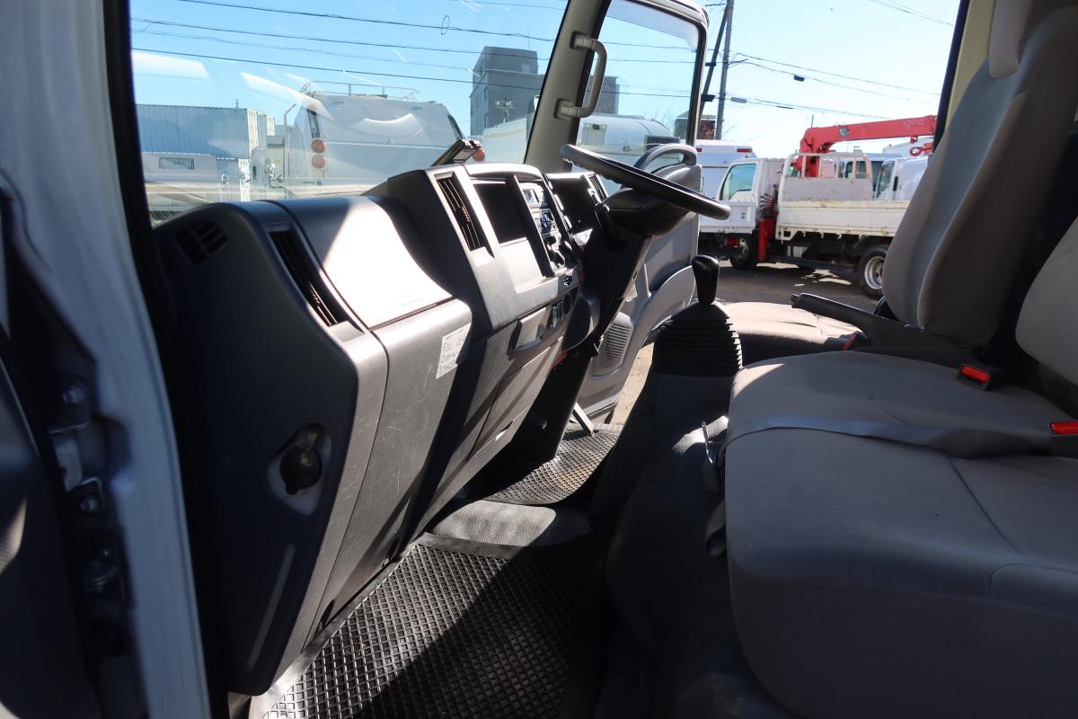 中古冷凍バン いすゞ エルフ