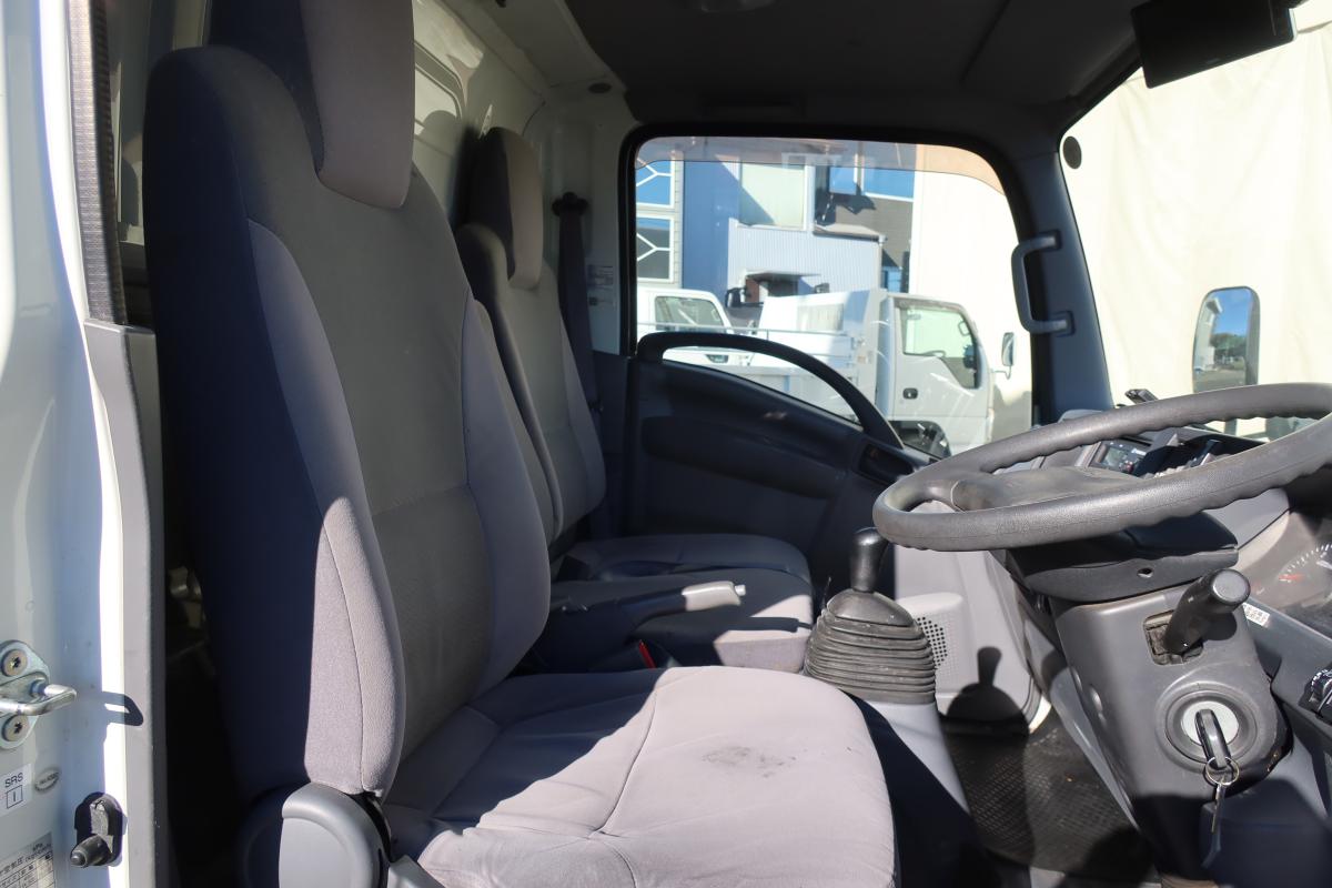 中古冷凍バン いすゞ エルフ