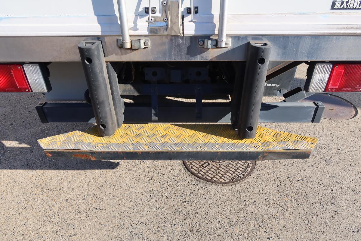 中古冷凍バン いすゞ エルフ