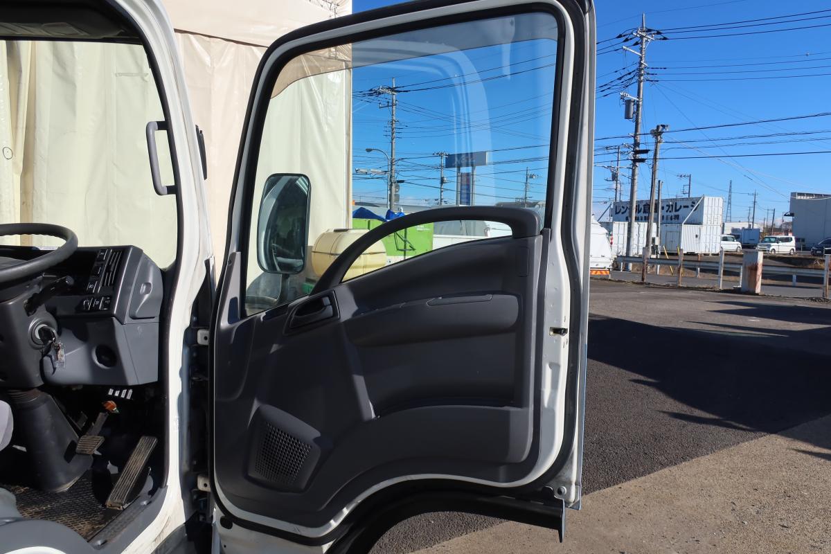 中古冷凍バン いすゞ エルフ