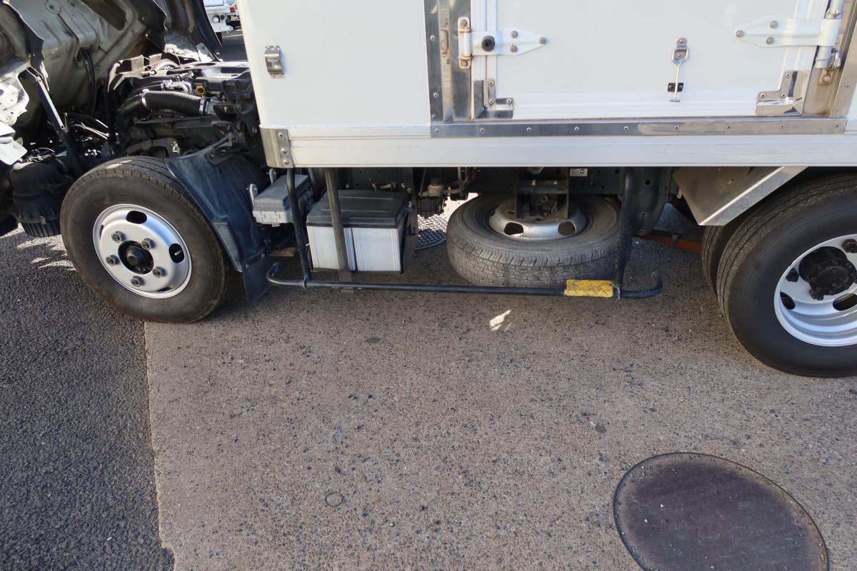 中古冷凍バン いすゞ エルフ