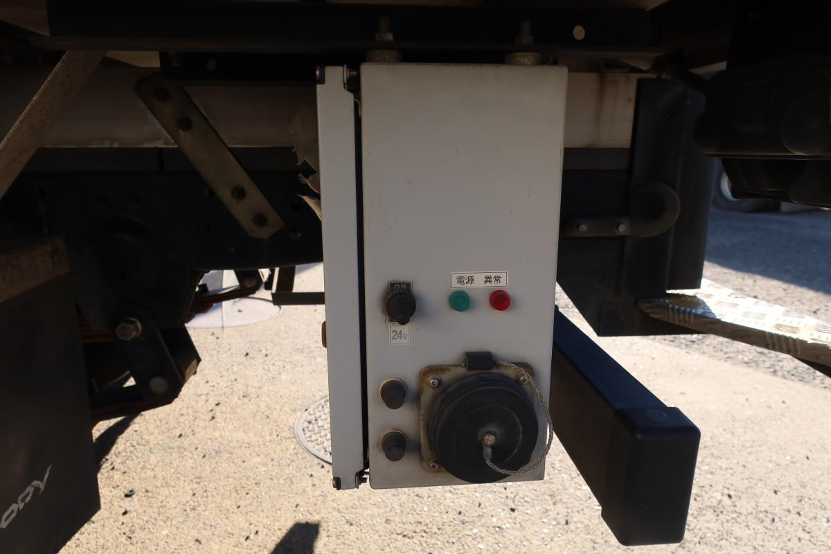 中古冷凍バン いすゞ エルフ