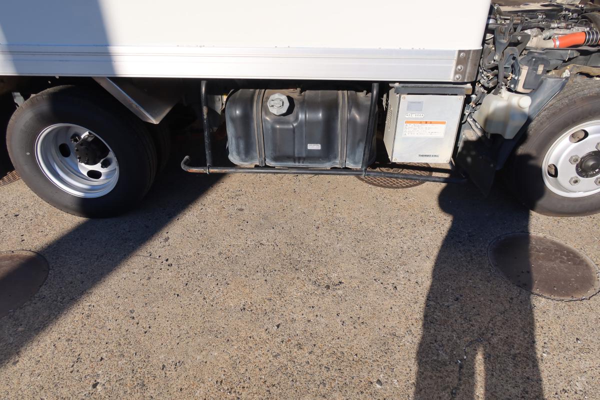 中古冷凍バン いすゞ エルフ