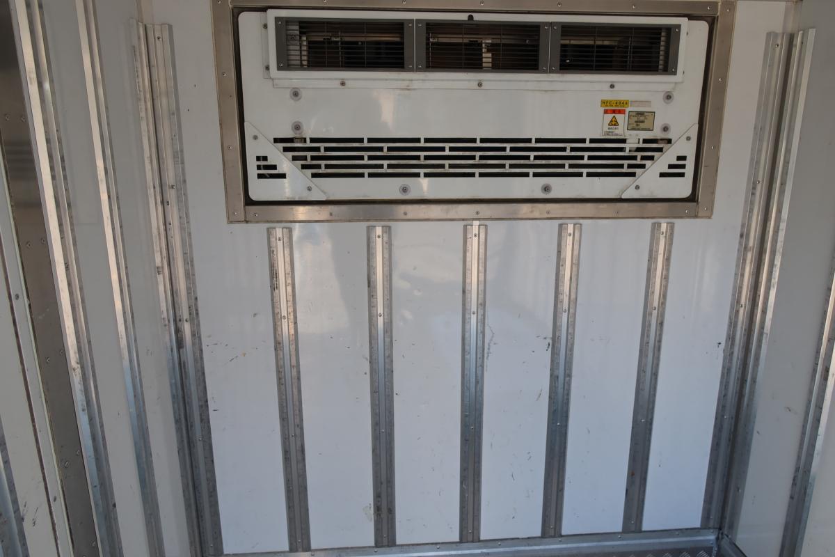 中古冷凍バン いすゞ エルフ