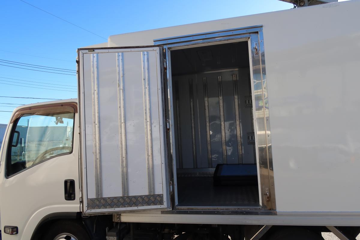 中古冷凍バン いすゞ エルフ