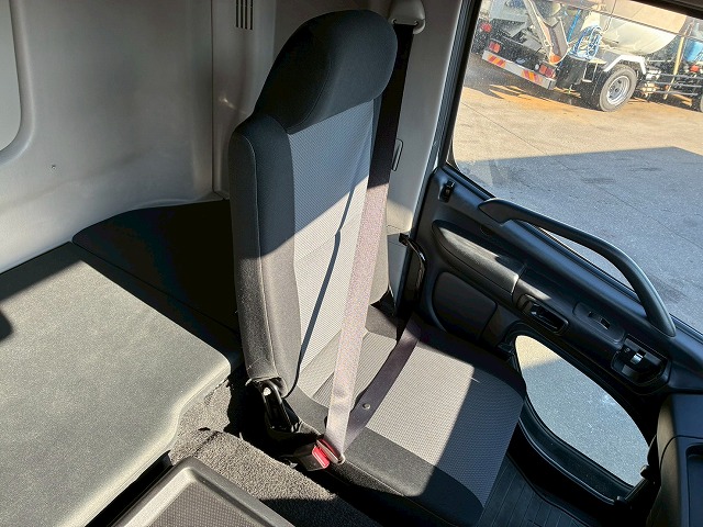 中古アルミウィング 日野 プロフィア /8×4 ハイルーフ 後輪エアサス