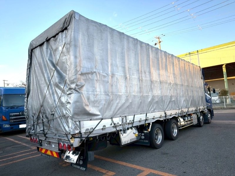 中古幌付き平ボディ UDトラックス クオン
