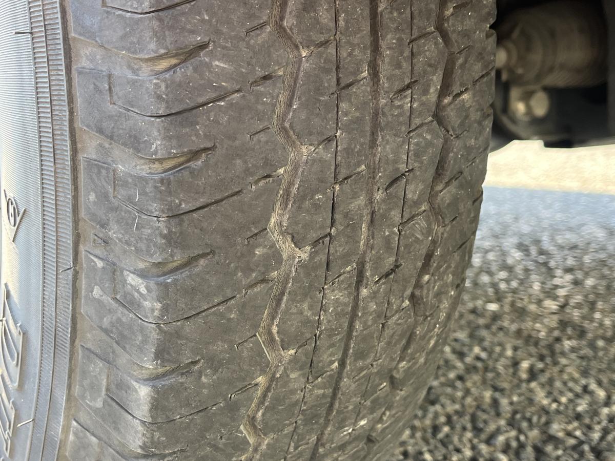 中古幌付き平ボディ マツダ ボンゴ