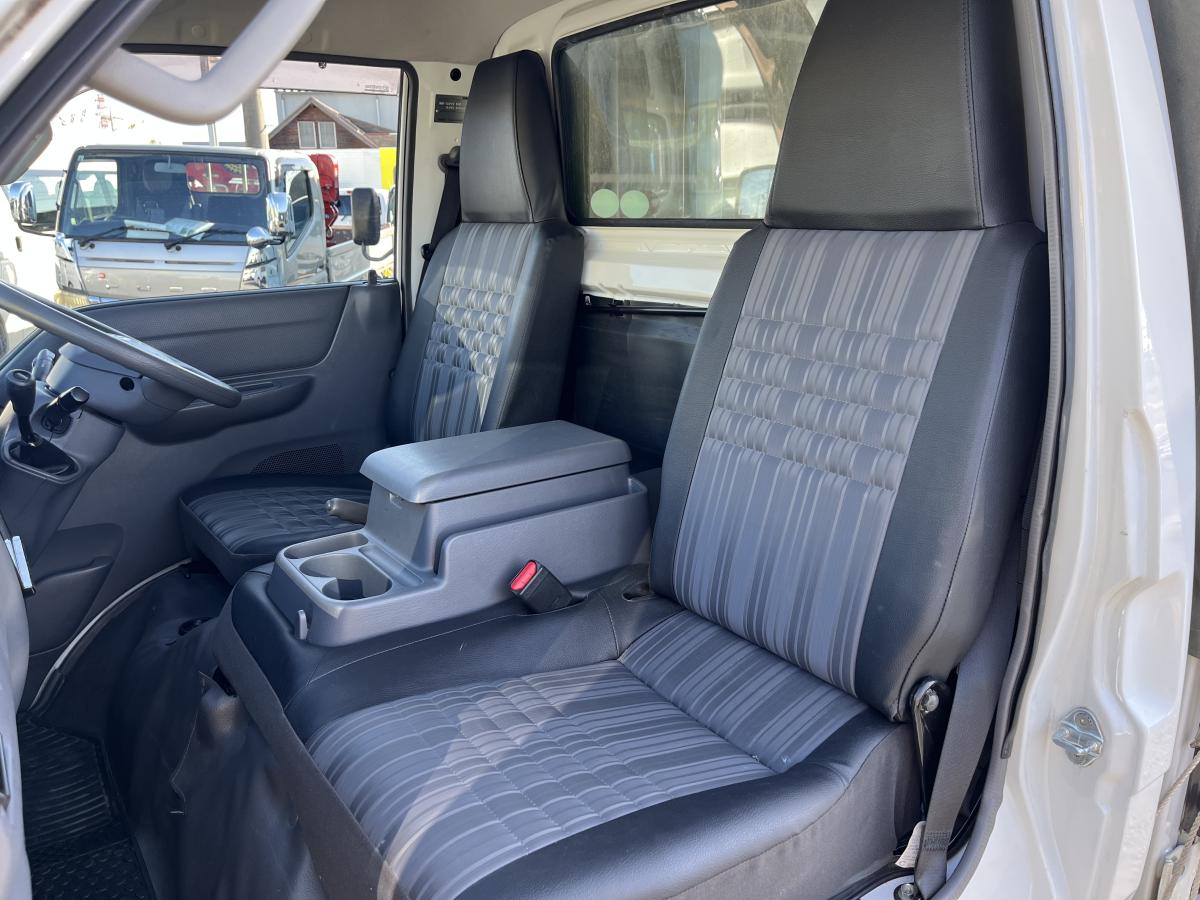 中古幌付き平ボディ マツダ ボンゴ