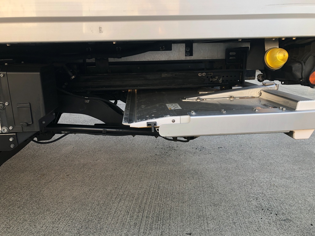 中古冷凍バン 日野 