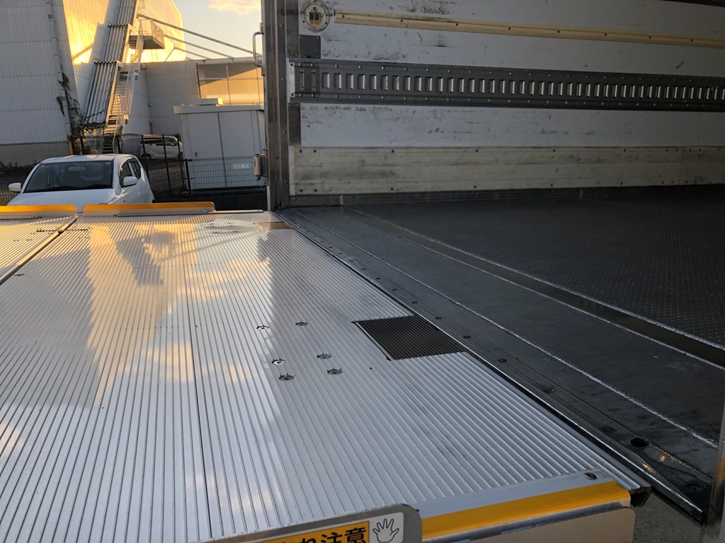 中古冷凍バン 日野 