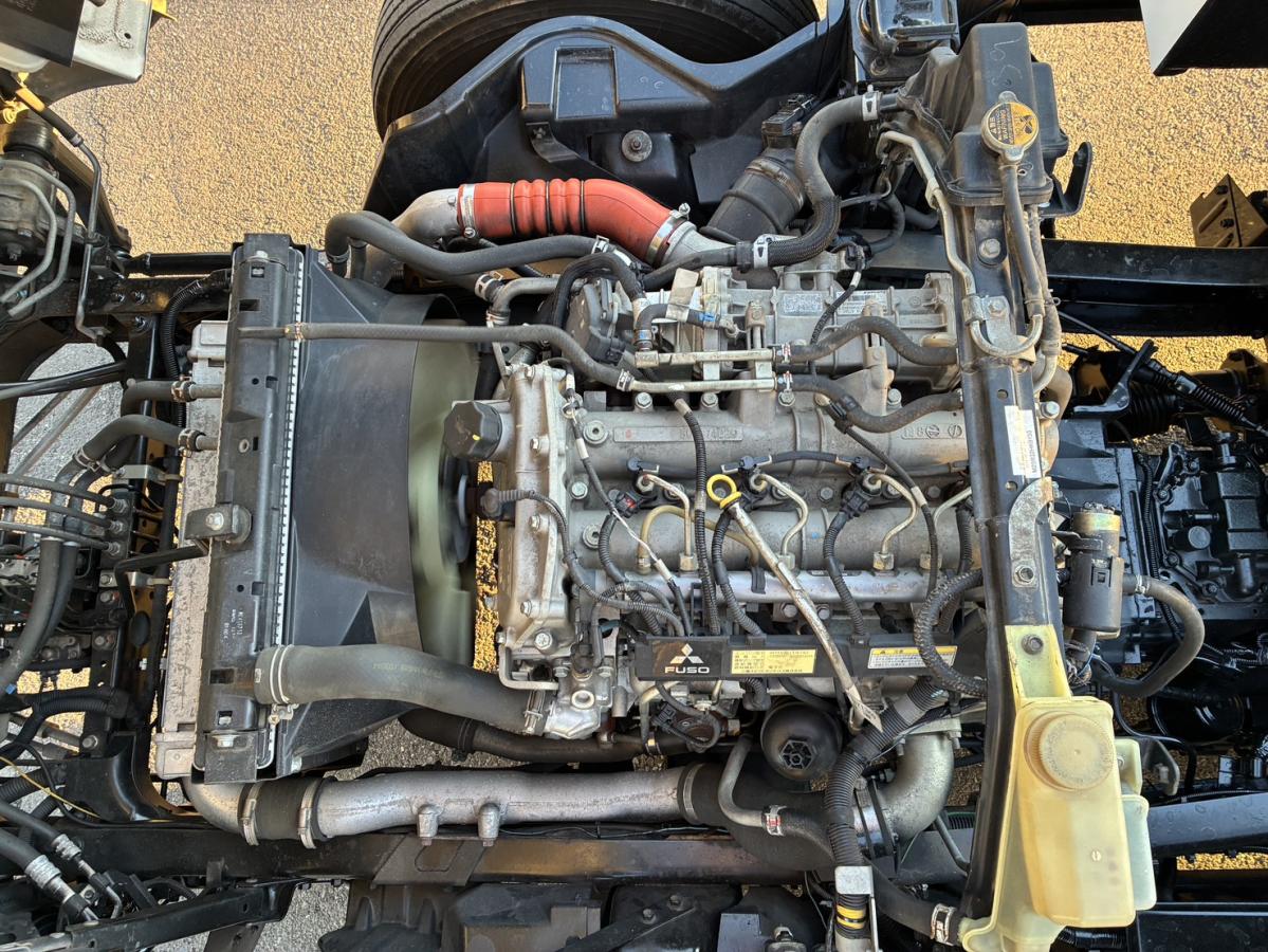 中古レッカー車 三菱ふそう キャンター