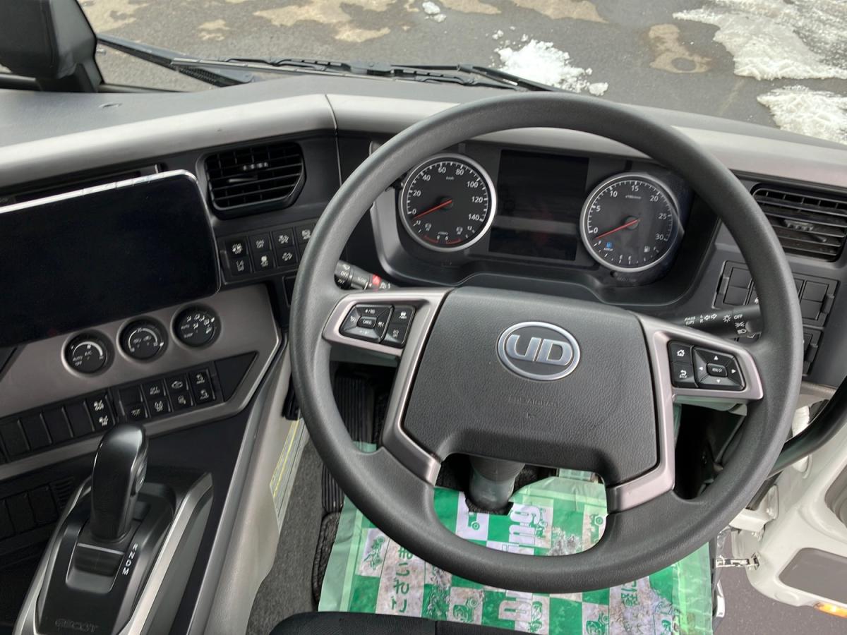 中古クレーン UDトラックス クオン