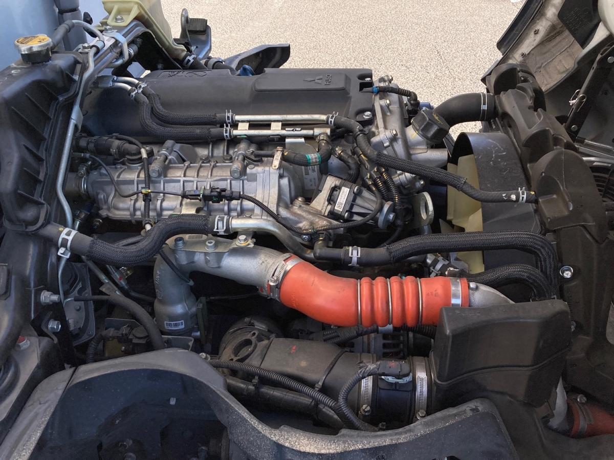 中古冷凍バン 三菱ふそう キャンター