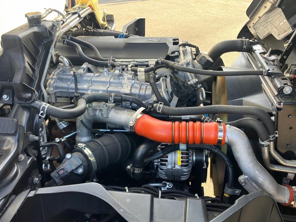 中古冷凍バン 三菱ふそう キャンター