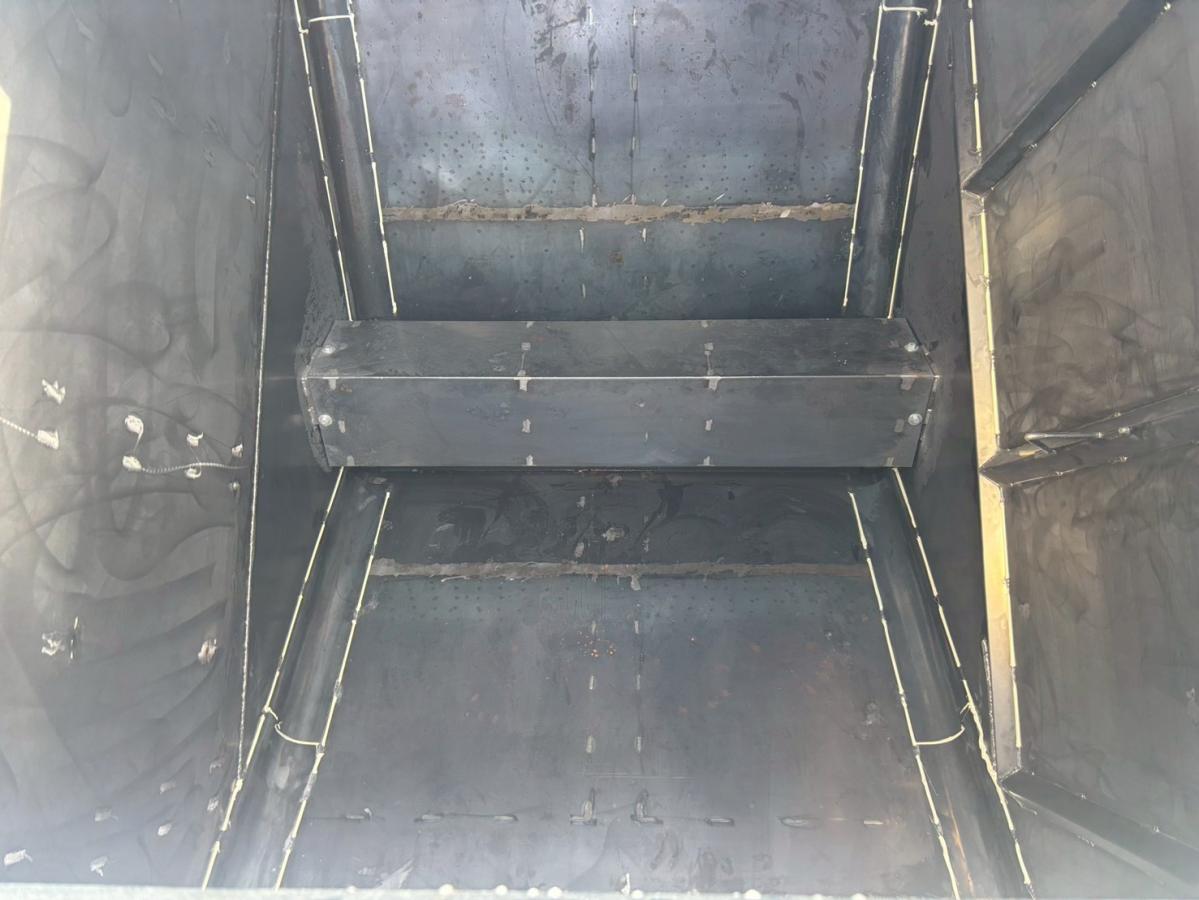 中古飼料運搬車 日野 プロフィア