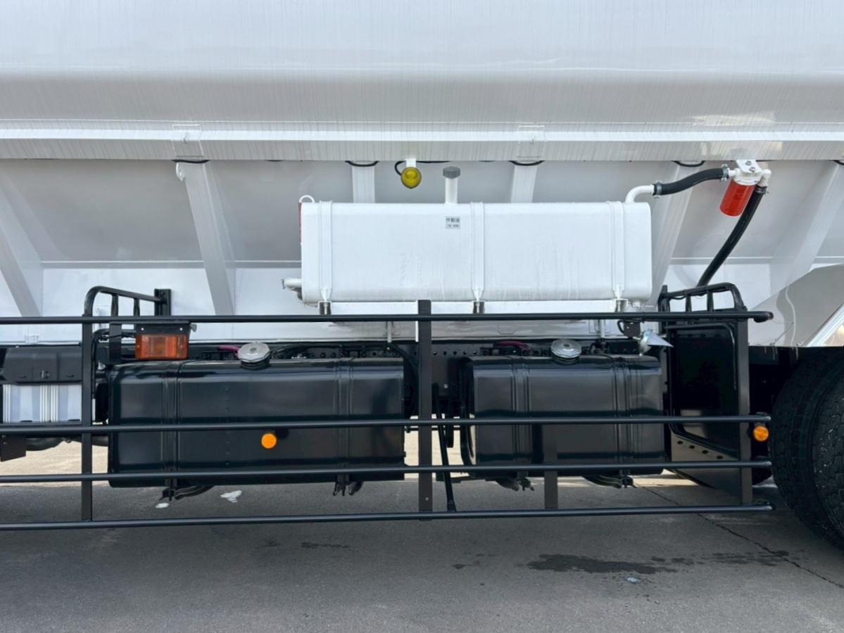 中古飼料運搬車 日野 プロフィア