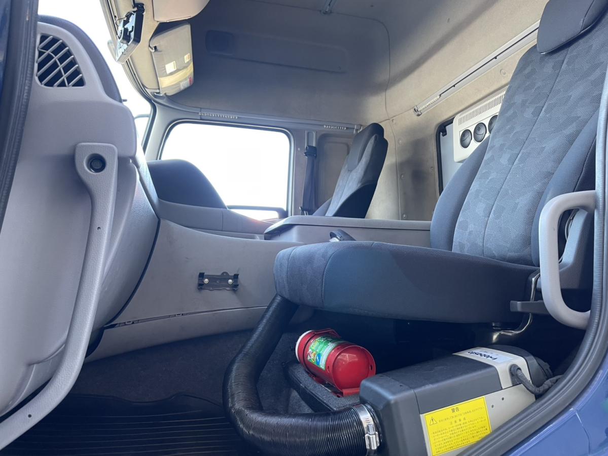 中古トラクタ UDトラックス クオン