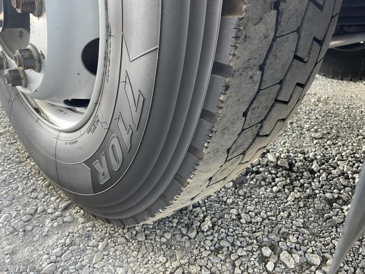 中古トラクタ UDトラックス クオン