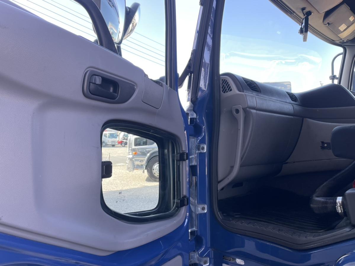 中古トラクタ UDトラックス クオン