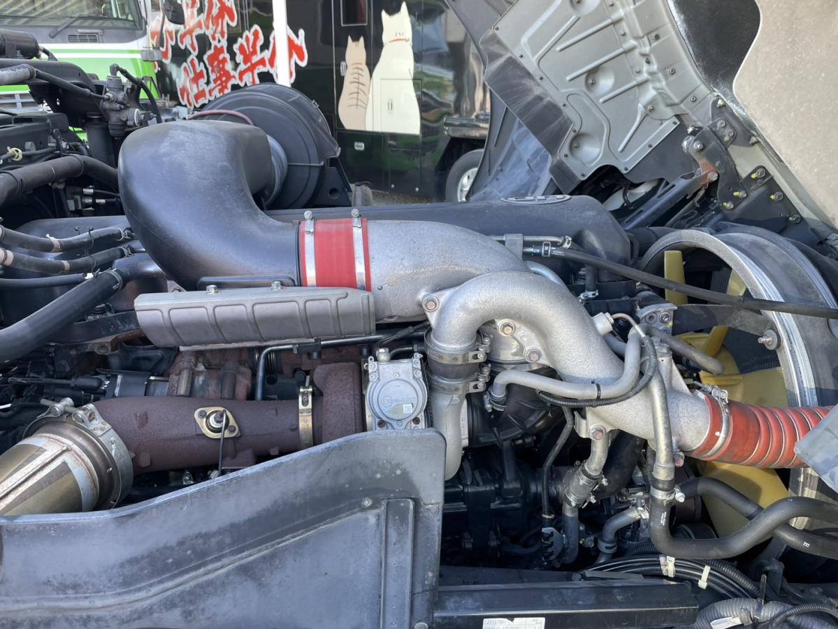 中古トラクタ UDトラックス クオン