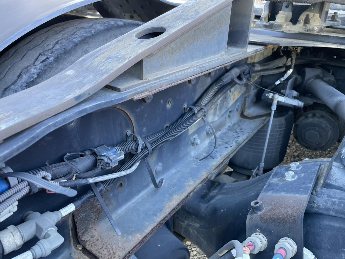 中古トラクタ UDトラックス クオン