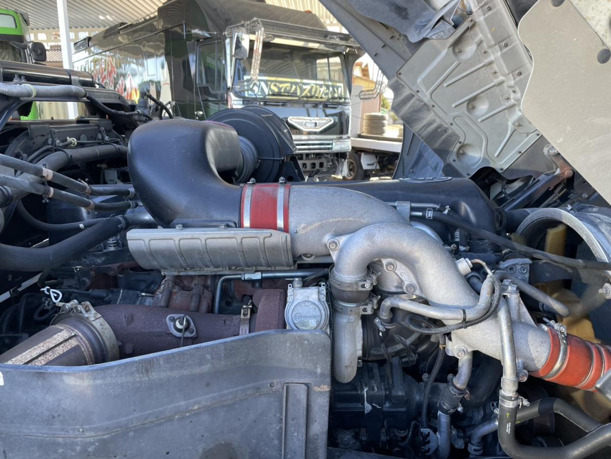 中古トラクタ UDトラックス クオン