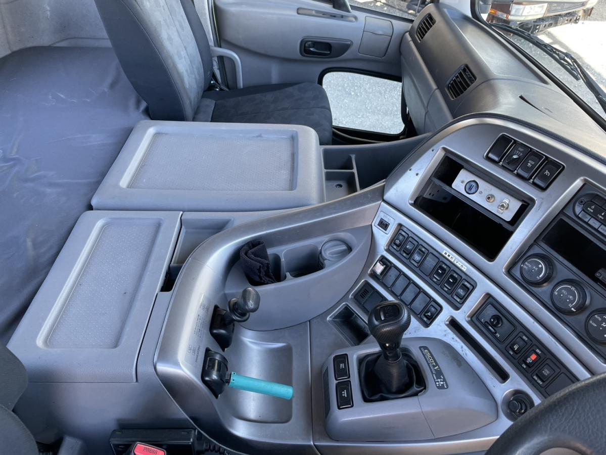 中古トラクタ UDトラックス クオン