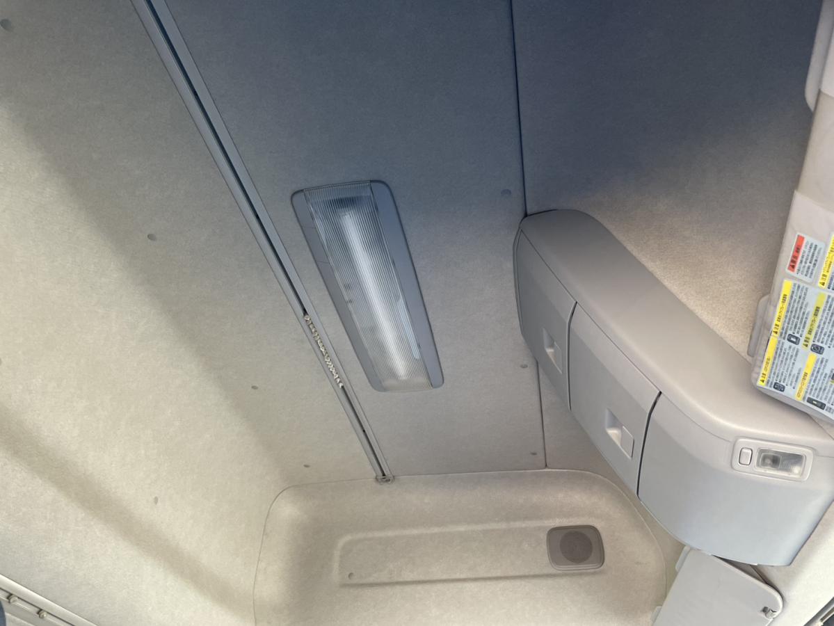 中古トラクタ UDトラックス クオン