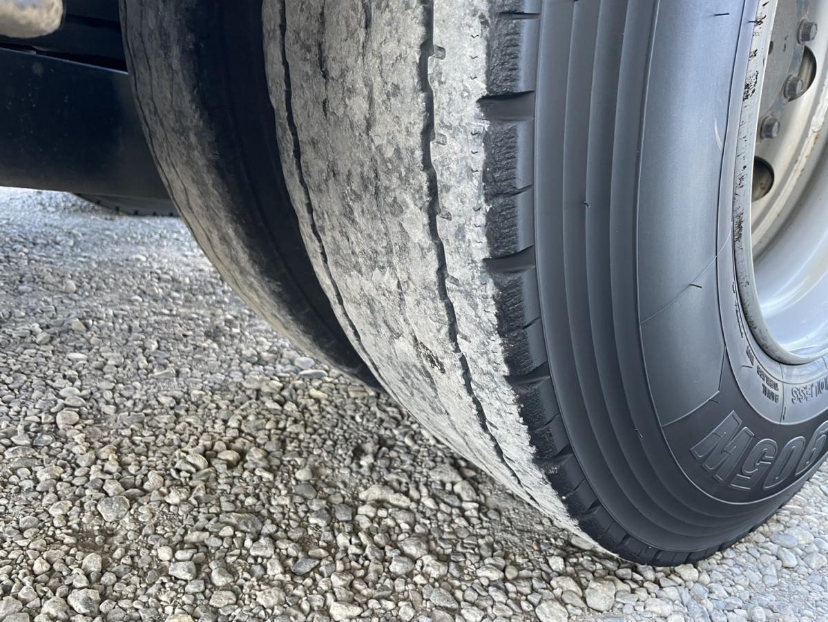 中古トラクタ UDトラックス クオン