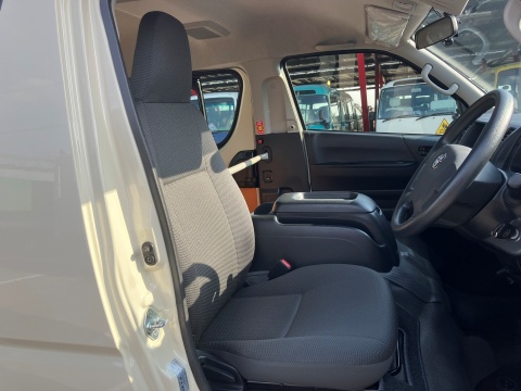 中古バス トヨタ ハイエース