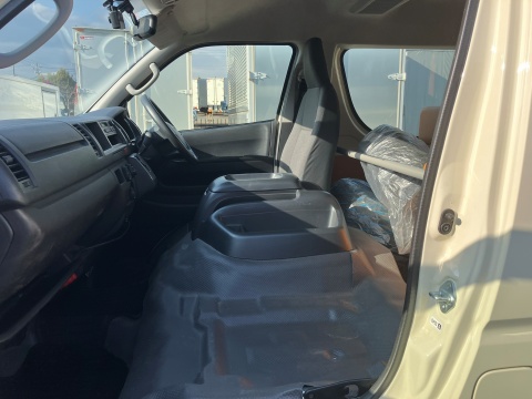 中古バス トヨタ ハイエース