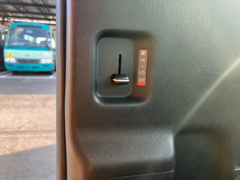 中古バス トヨタ ハイエース