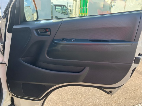 中古バス トヨタ ハイエース