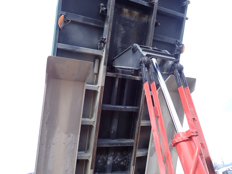 中古ダンプ UDトラックス クオン