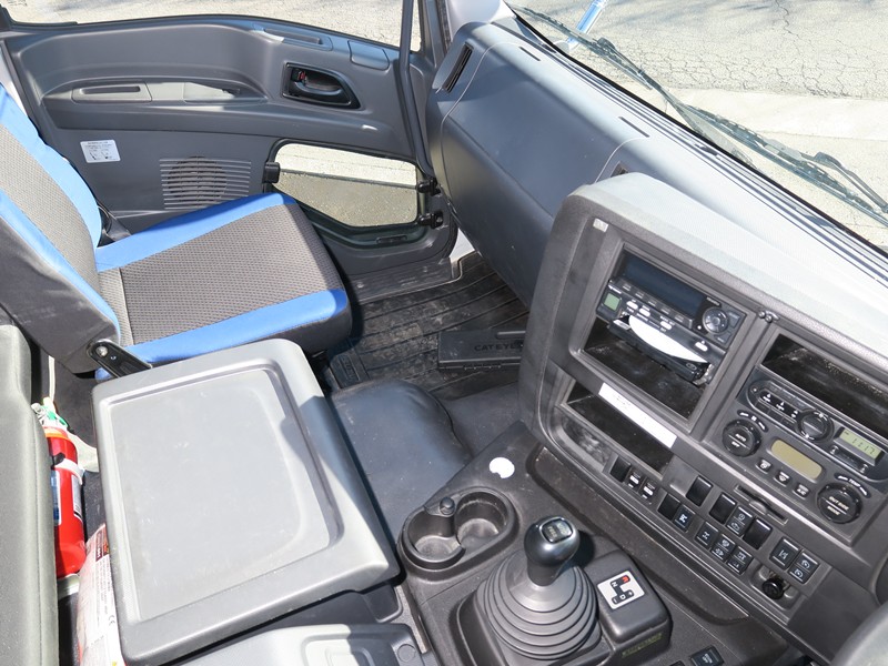 中古粉粒体運搬車 いすゞ ギガ