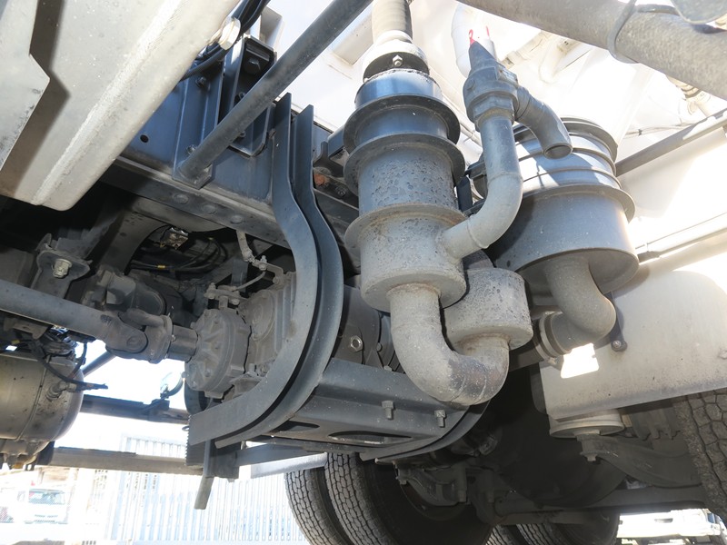 中古粉粒体運搬車 いすゞ ギガ