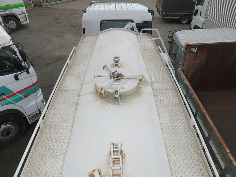 中古粉粒体運搬車 いすゞ ギガ