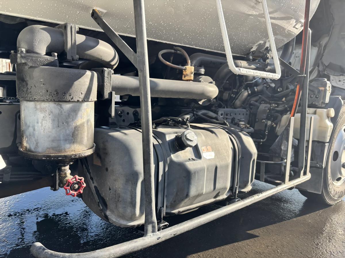 中古糞尿車(バキュームカー) いすゞ エルフ