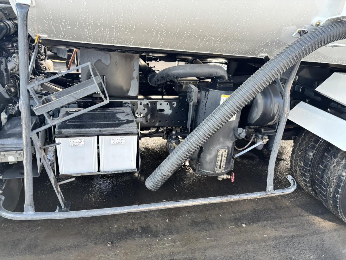 中古糞尿車(バキュームカー) いすゞ エルフ