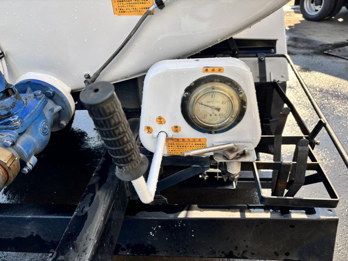 中古糞尿車(バキュームカー) いすゞ エルフ