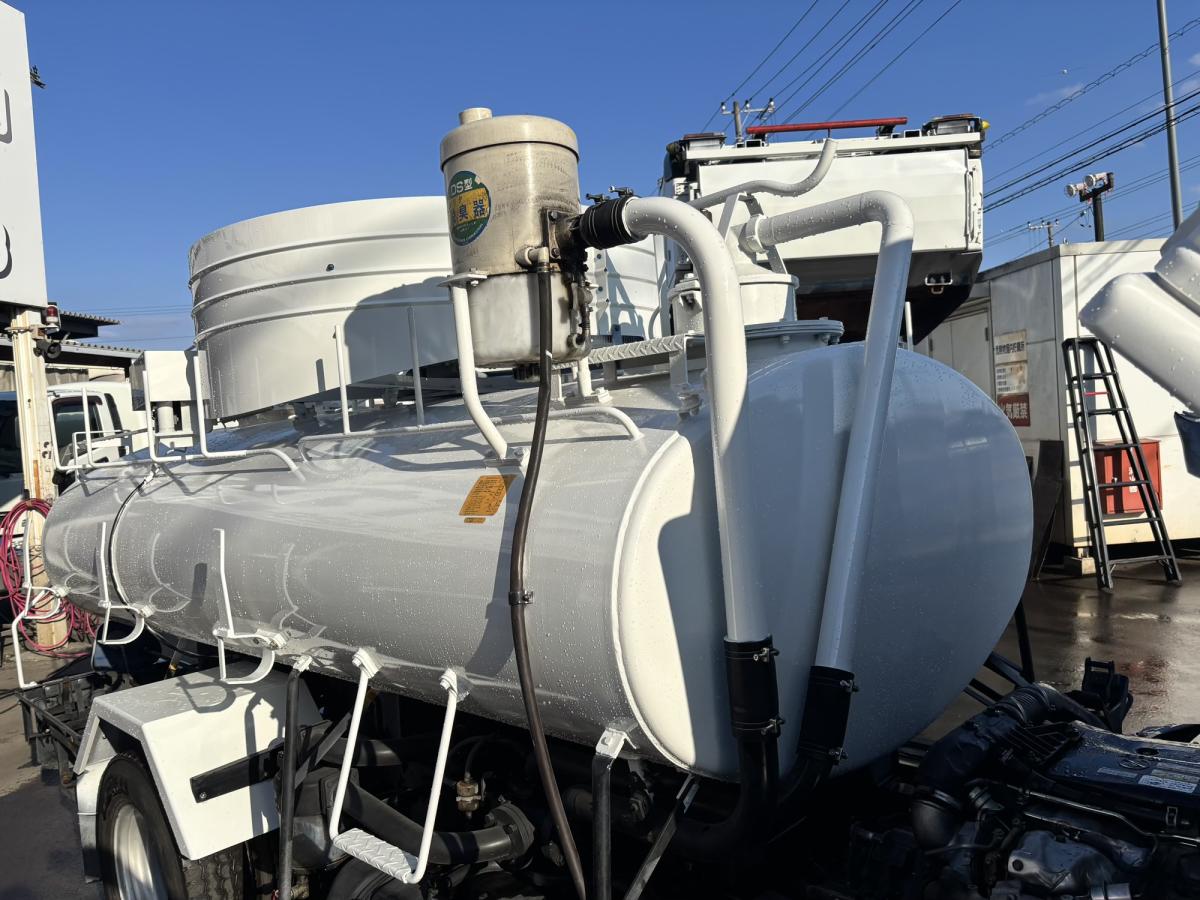 中古糞尿車(バキュームカー) いすゞ エルフ