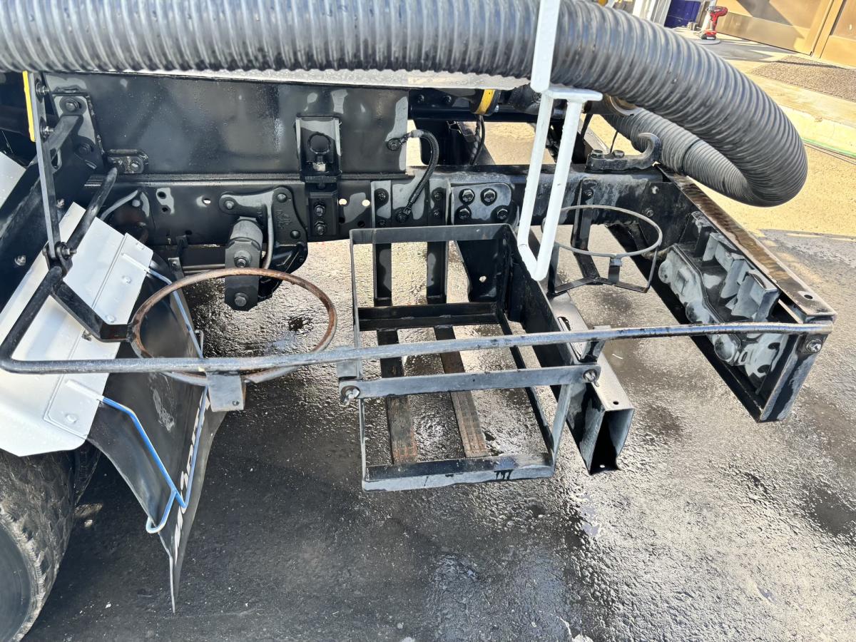 中古糞尿車(バキュームカー) いすゞ エルフ