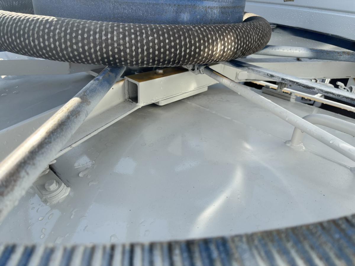 中古糞尿車(バキュームカー) いすゞ エルフ